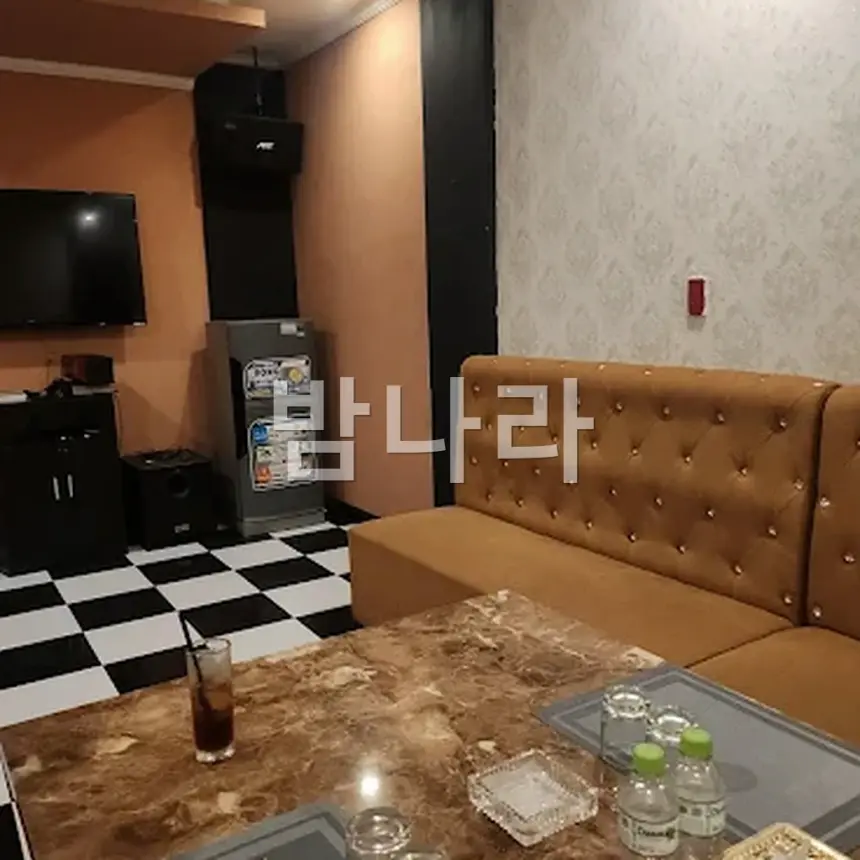 다낭 원오페라 가라오케 무엉탄 호텔 4층 대형 룸 전경