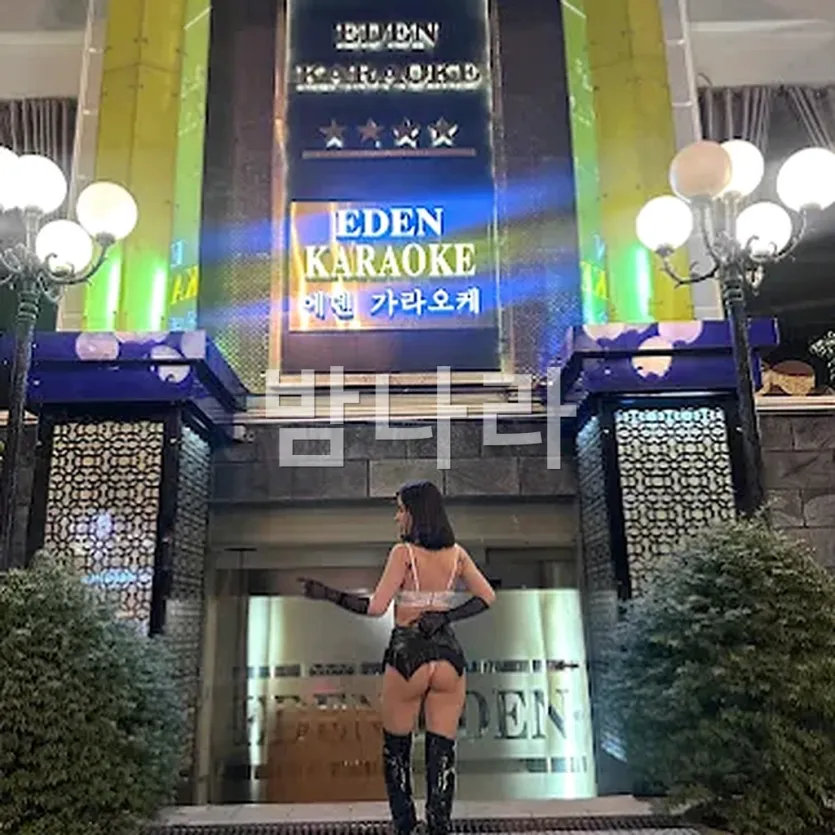 다낭 에덴 가라오케 차분한 조명의 룸 전경