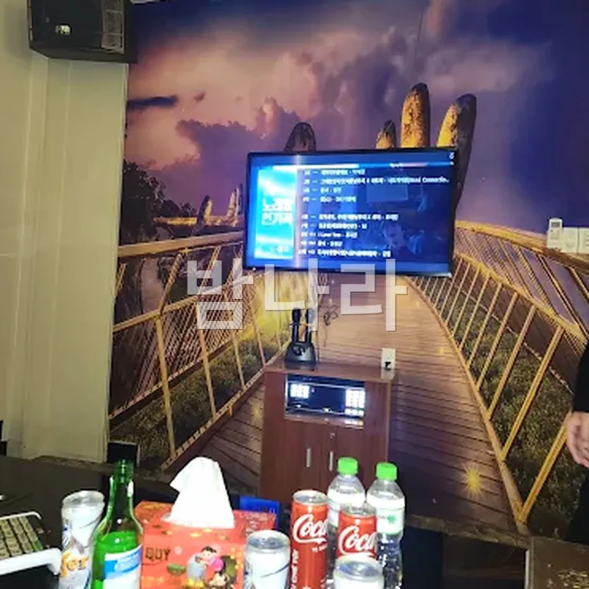 다낭 준코 가라오케 단정한 인테리어의 중형 룸 전경
