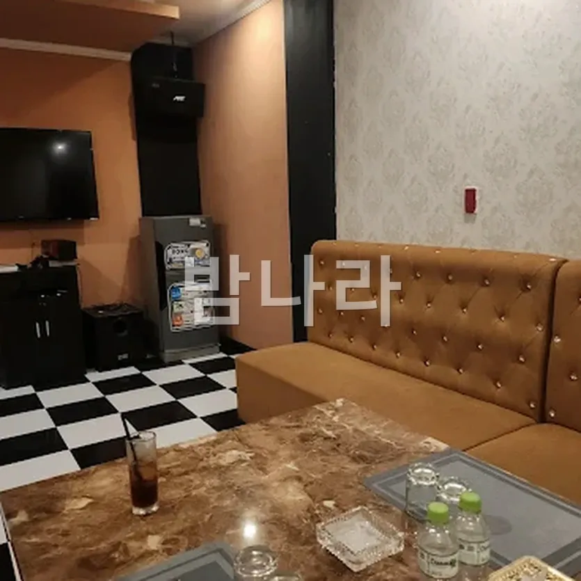 다낭 원오페라 가라오케 무엉탄 호텔 4층 대형 룸 전경