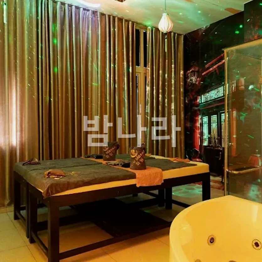 다낭 화월루 마사지 룸 전경과 정돈된 시설 마감