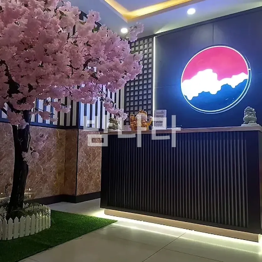 다낭 로컬 사쿠라 마사지 관리룸 내부와 베드