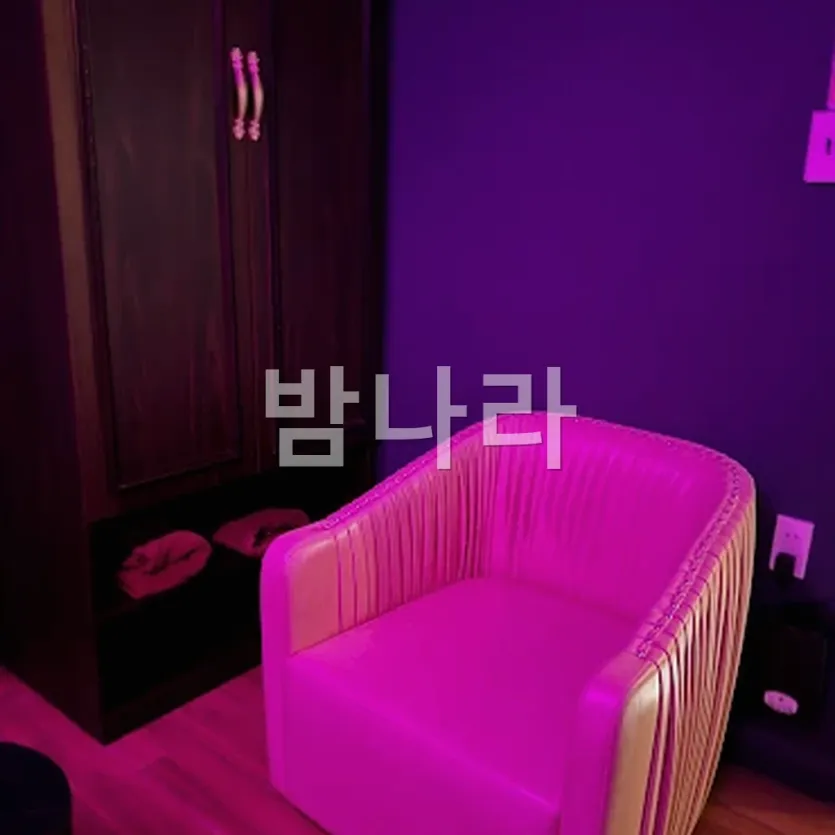 다낭 뉴 사쿠라 마사지 관리룸 내부와 베드