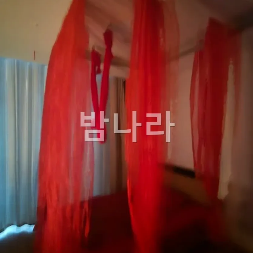 다낭 빨간그네 마사지 세라복 콘셉트 관리사 분위기