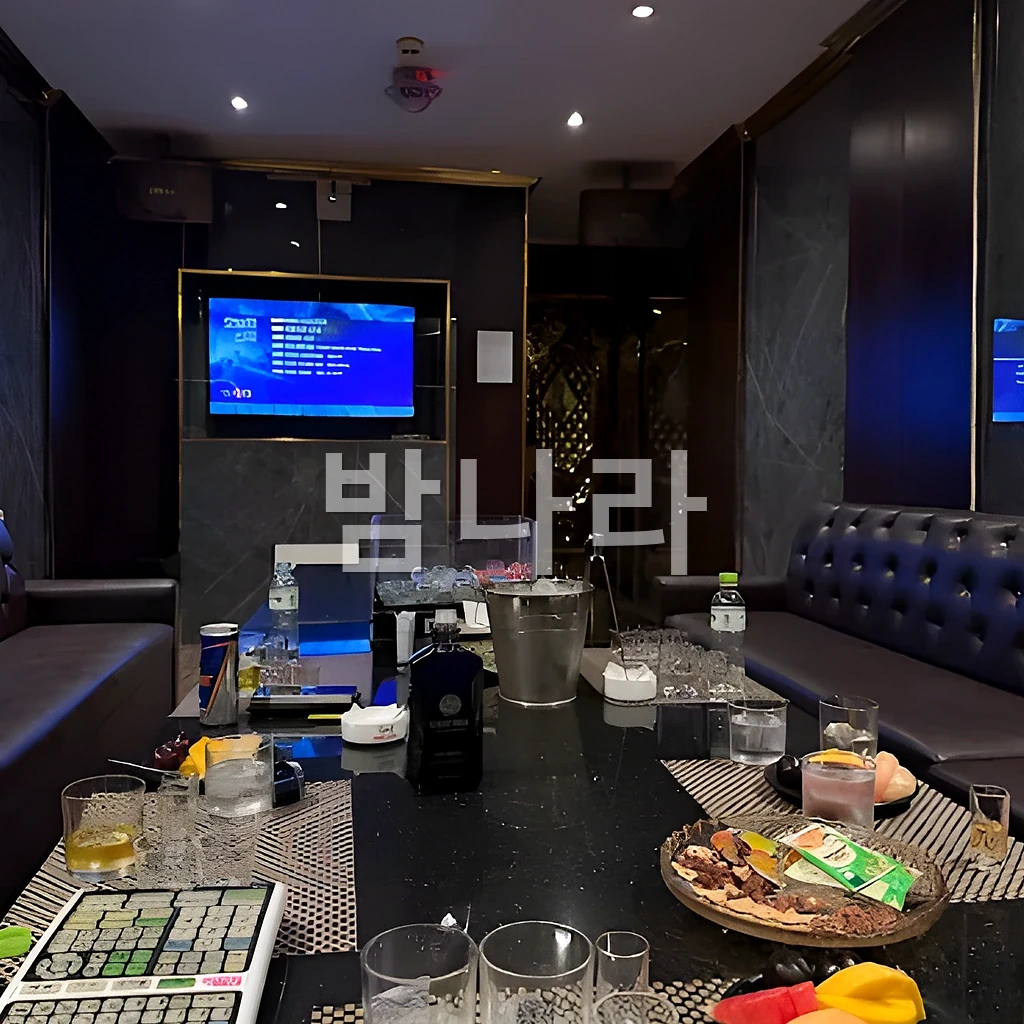 호치민 두바이 가라오케 마무리 무렵 새벽 룸의 조명