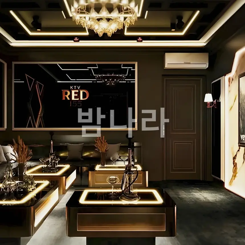 호치민 RED 155 가라오케 테이블 세팅과 주류 구성