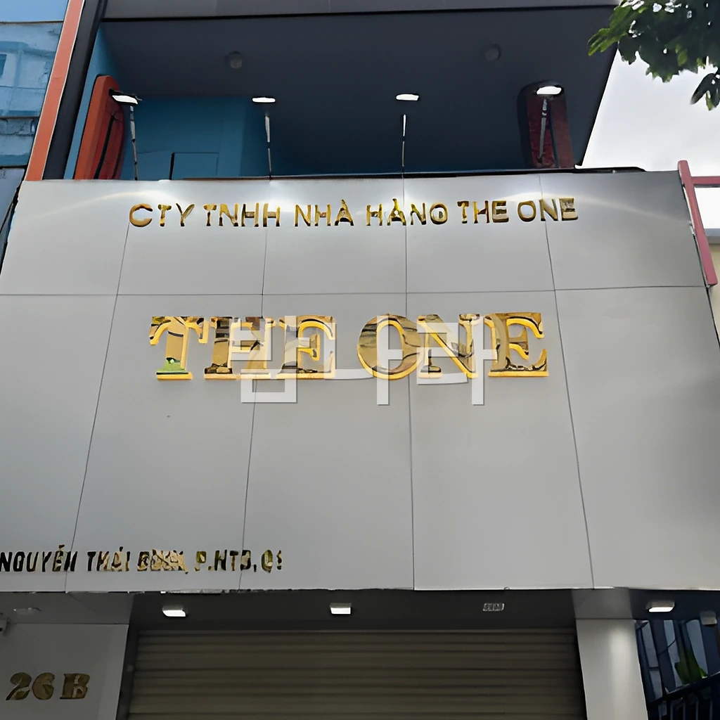 호치민 더원 가라오케 건물 외관과 거리 야경