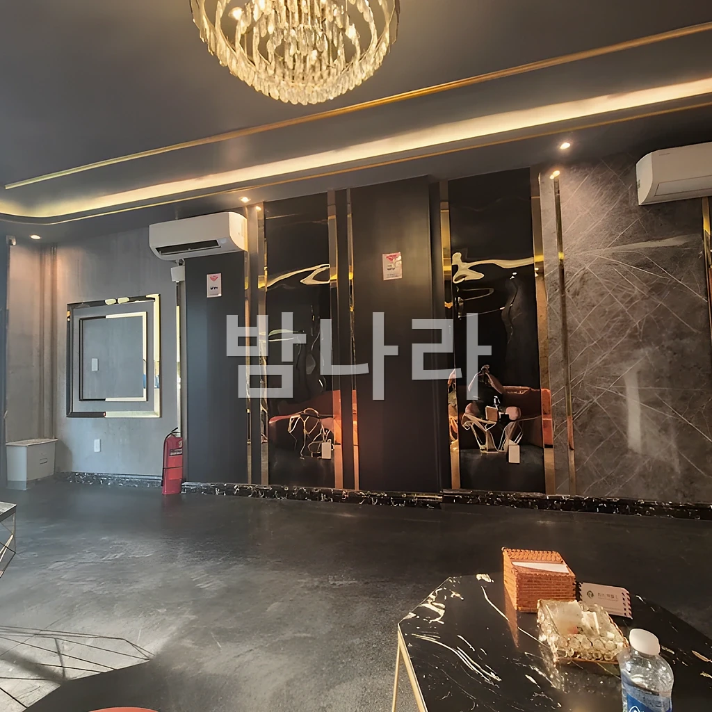 호치민 도도 스파 관리룸 베드와 조명