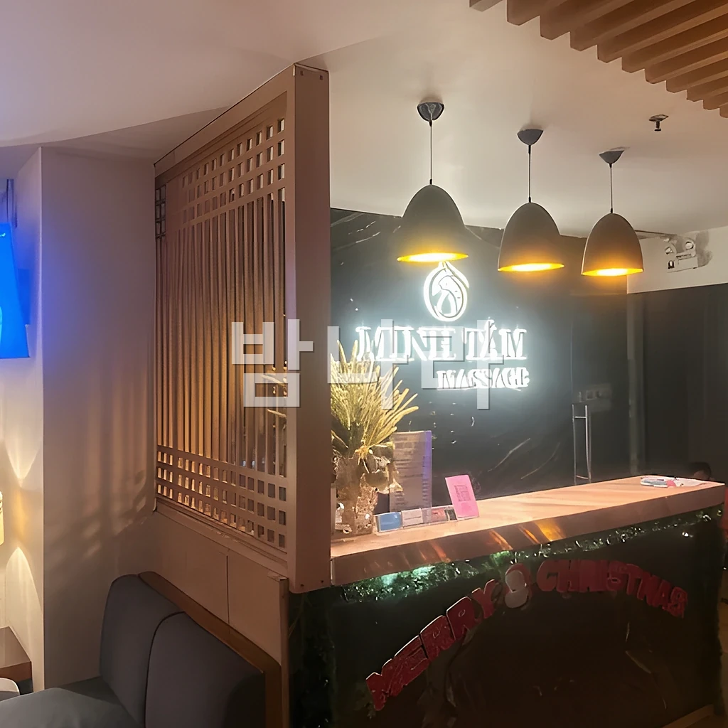 호치민 민땀 마사지 호텔 외관과 진입로