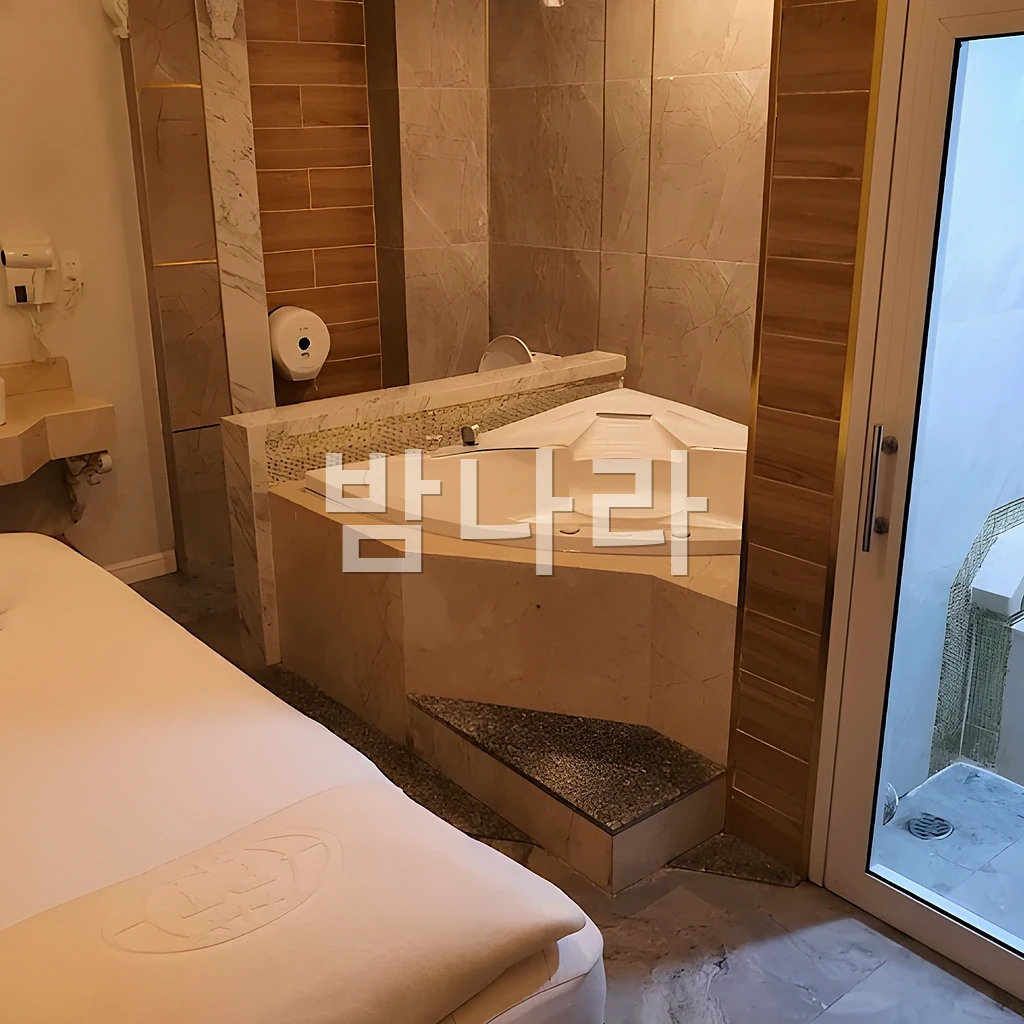 호치민 풍투이 마사지 내부 분위기와 복도