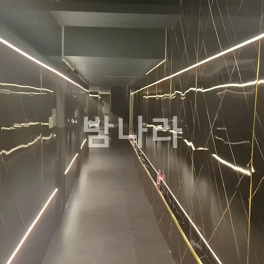 호치민 딸기 마사지 로비와 내관 분위기