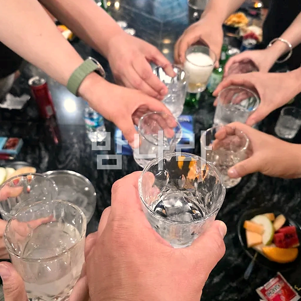 하노이 박카스 가라오케 단체 룸과 대형 화면