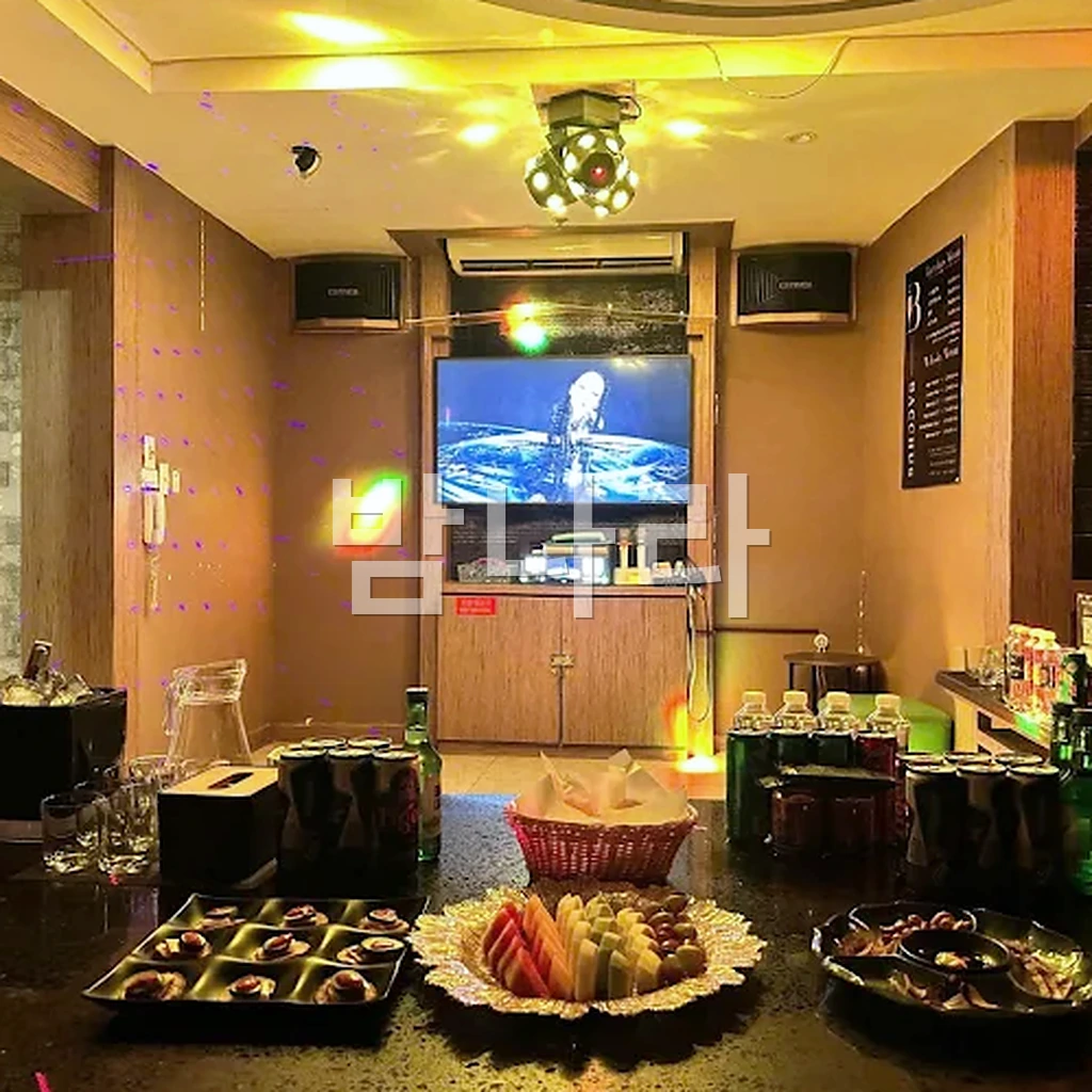 하노이 박카스 가라오케 미딩 거리에서 본 외관