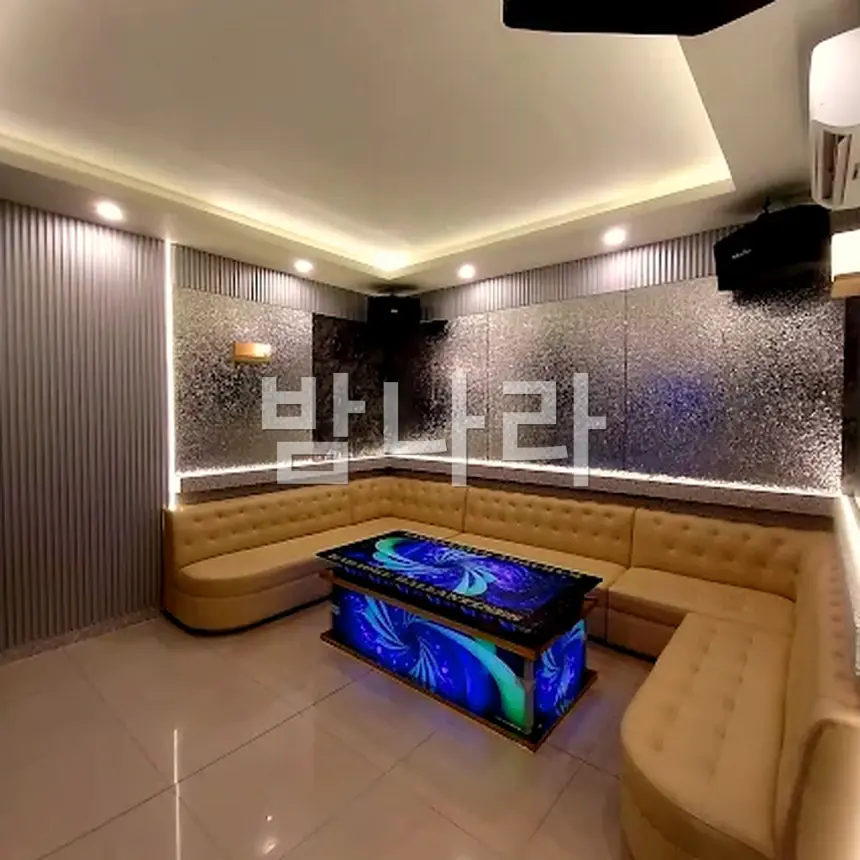 하노이 발렌타인 가라오케 딘톤 거리에서 본 외관