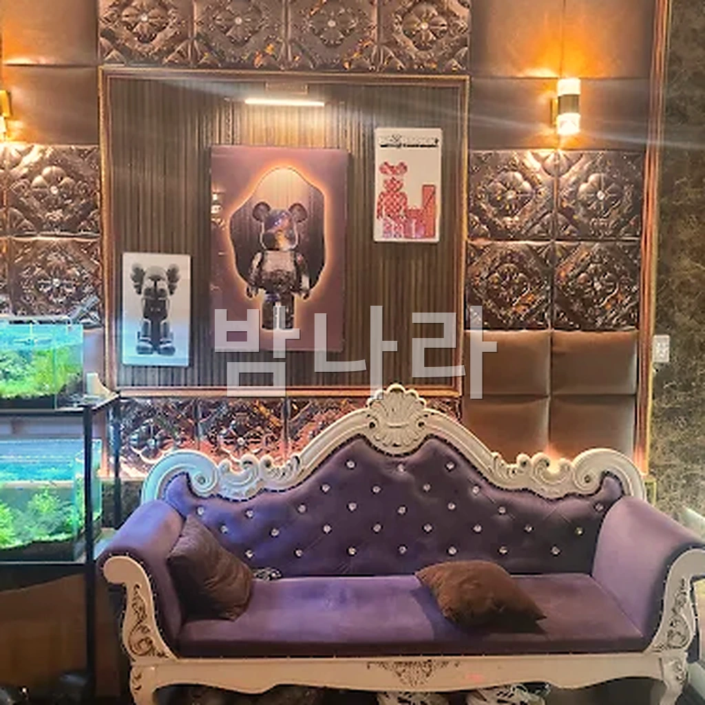하노이 비너스 가라오케 노래방 화면과 마이크