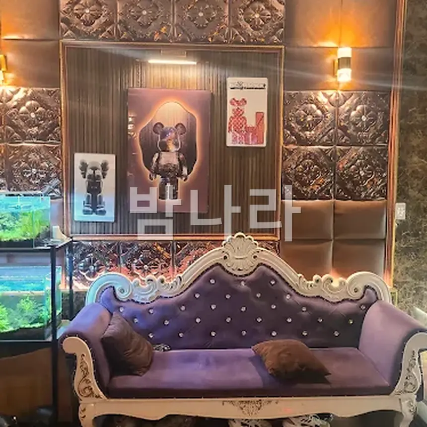 하노이 비너스 가라오케 노래방 화면과 마이크