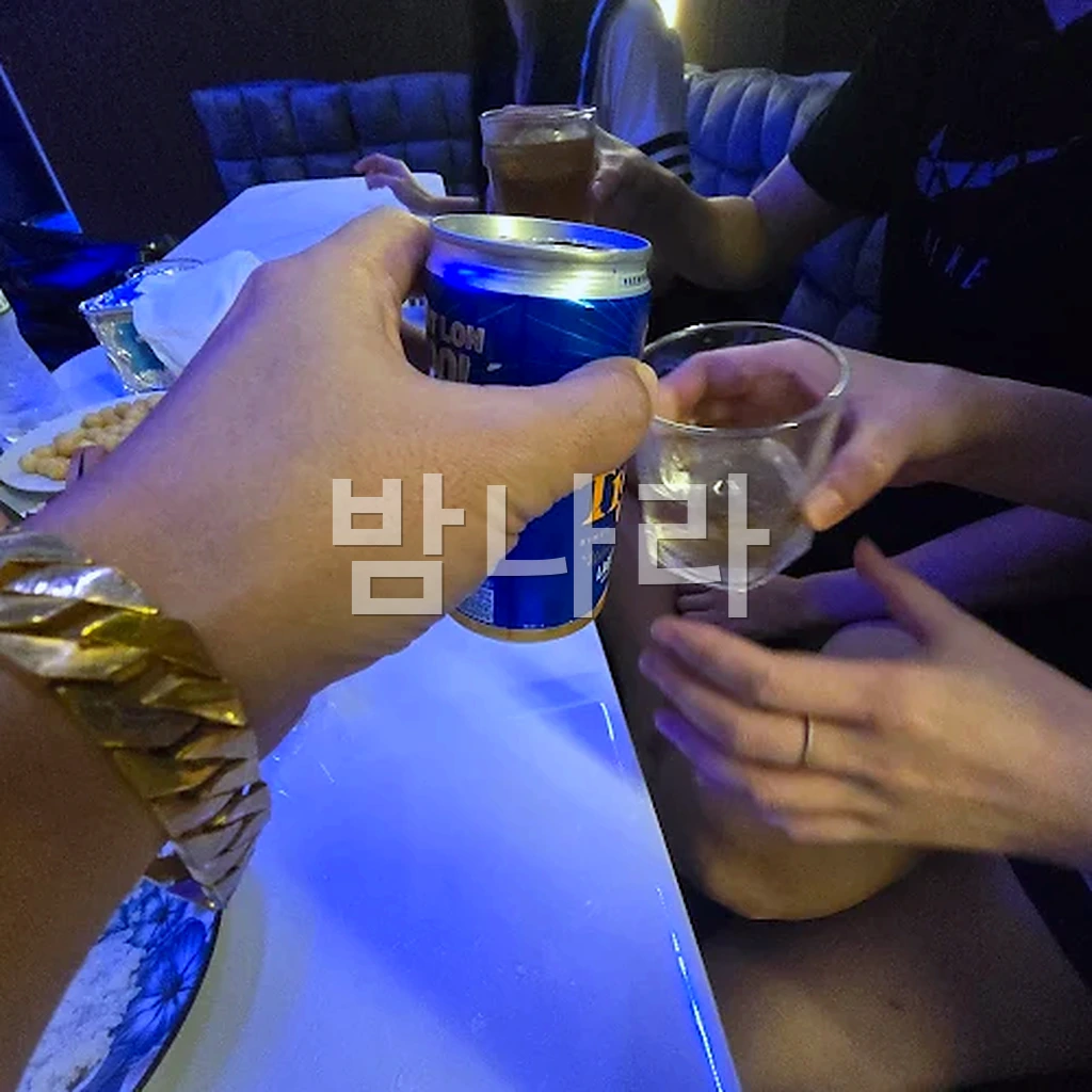하노이 디살롱 마사지 세라복 콘셉트 룸 내부