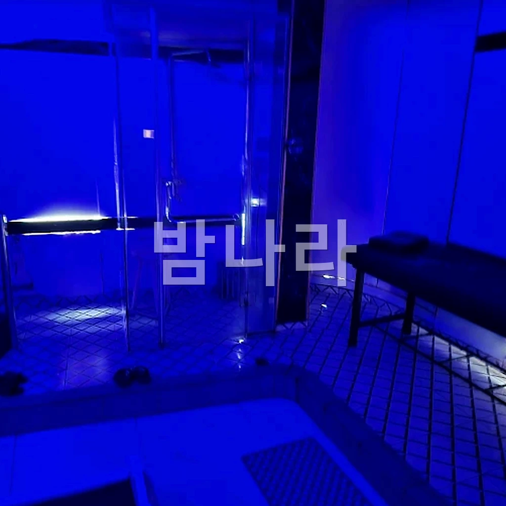 하노이 황제 스파 대기 공간과 안내 데스크