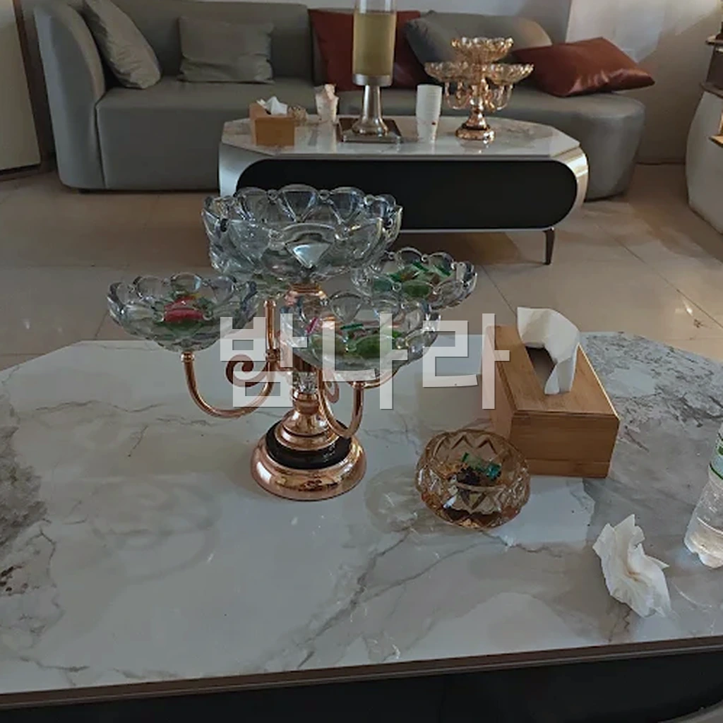 하노이 문 마사지 관리룸 내부와 마사지 베드