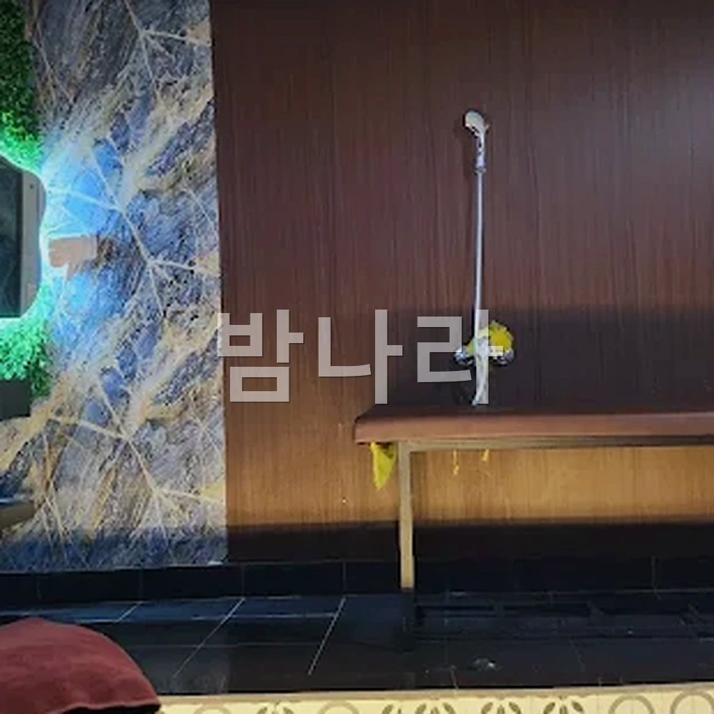 하노이 문 마사지 때밀이 황제 코스 케어 공간