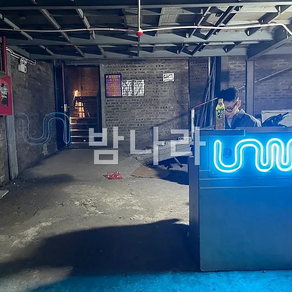 하노이 언뮤트 5·6층 Tan 루프탑바에서 내려다본 홍강변 파노라마 시티뷰