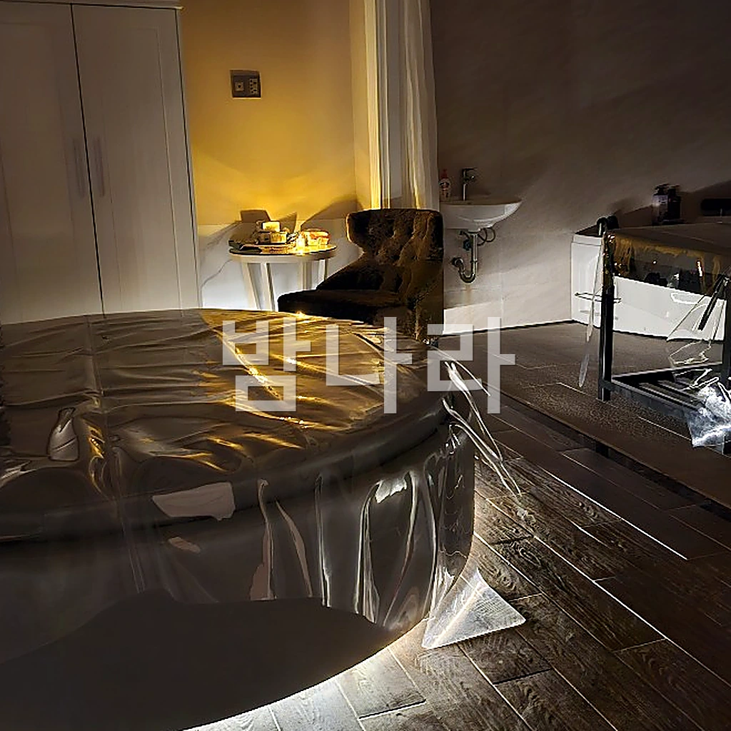 나트랑 체리 스파 룸 내 대형 원형 자쿠지 욕조