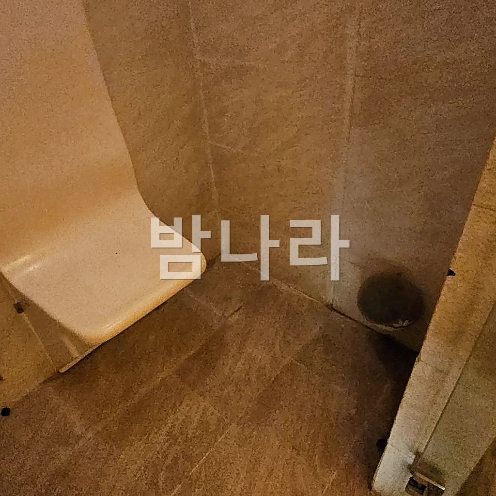 나트랑 체리 스파 대리석 샤워실과 핸드샤워