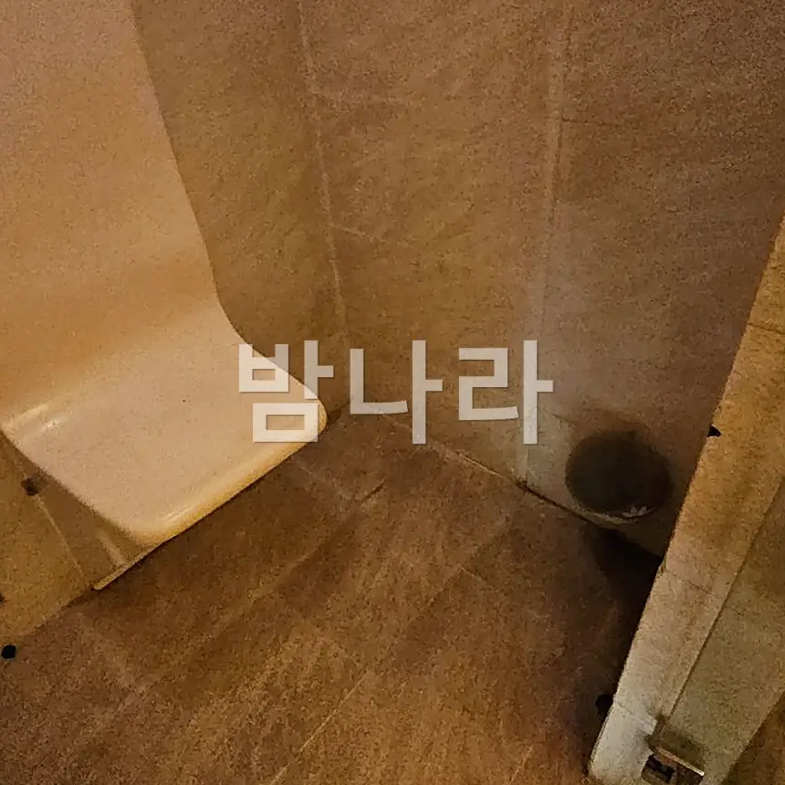 나트랑 체리 스파 대리석 샤워실과 핸드샤워