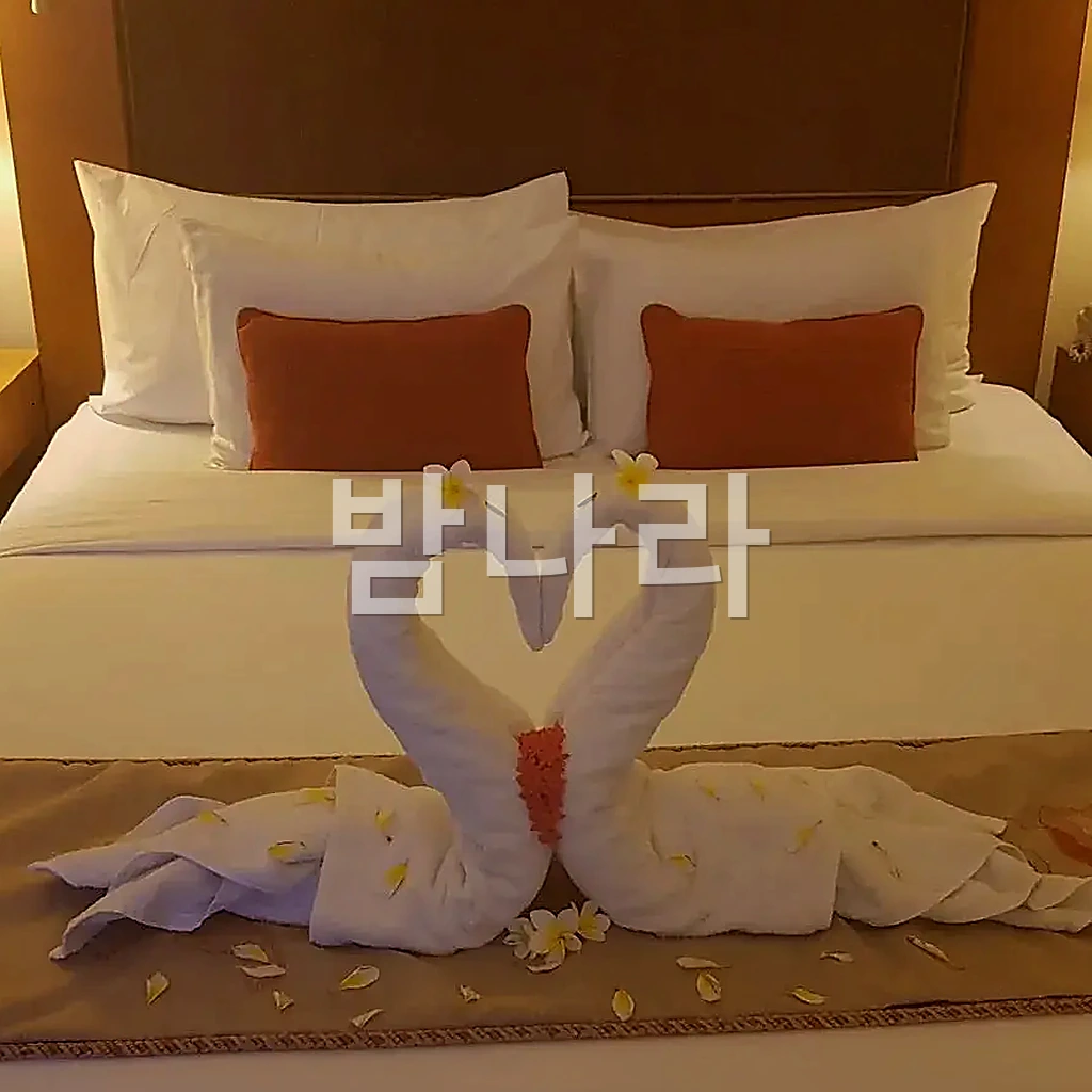 나트랑 쿡테 마사지 새 침구가 깔린 깨끗한 마사지 룸
