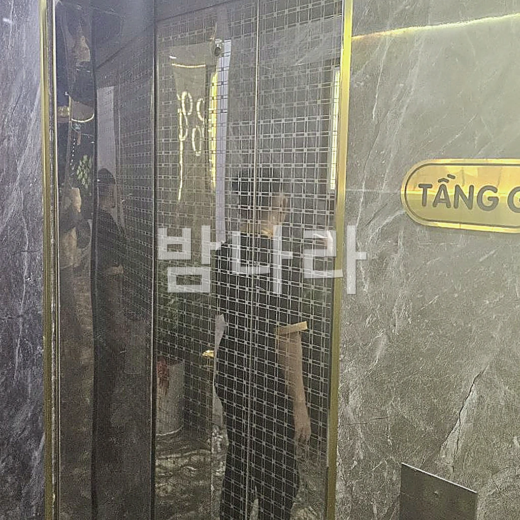 나트랑 두바이 마사지 건물 외부와 야경