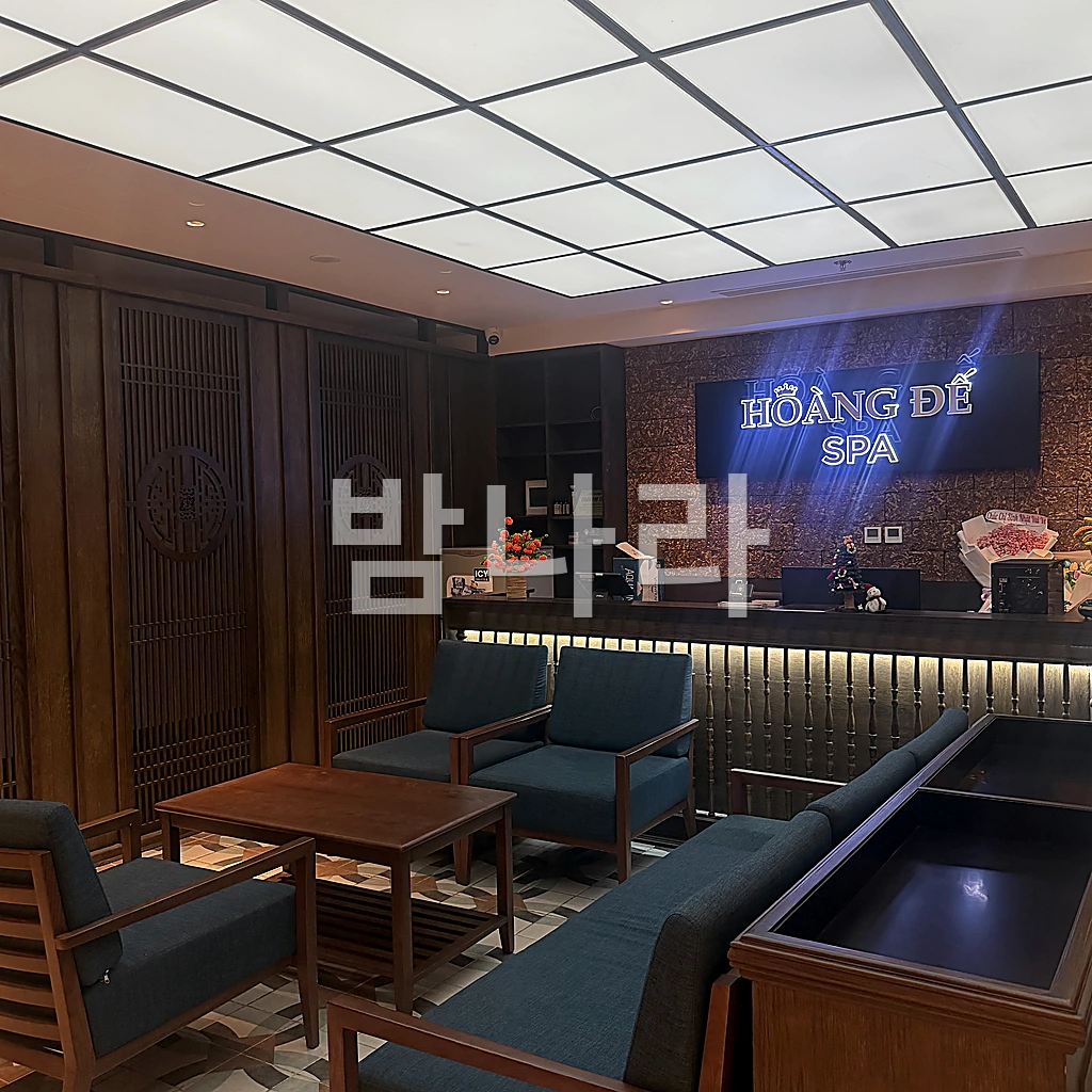 나트랑 황제 스파 룸 사이를 잇는 내부 복도