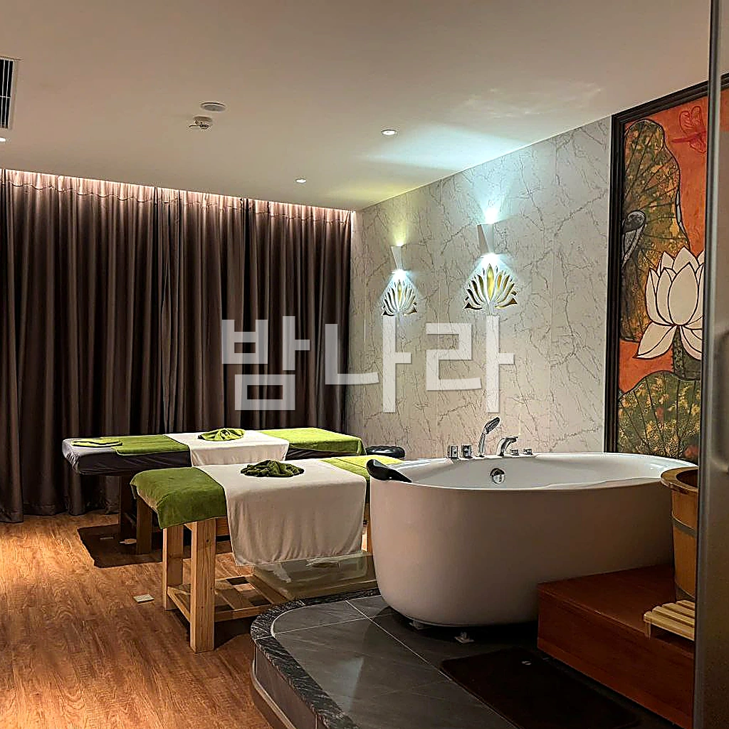 나트랑 황제 스파 따뜻한 조명의 룸 내부