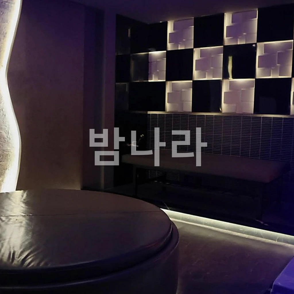 나트랑 나우 스파 (대리석 마감의 룸 입구 통로)