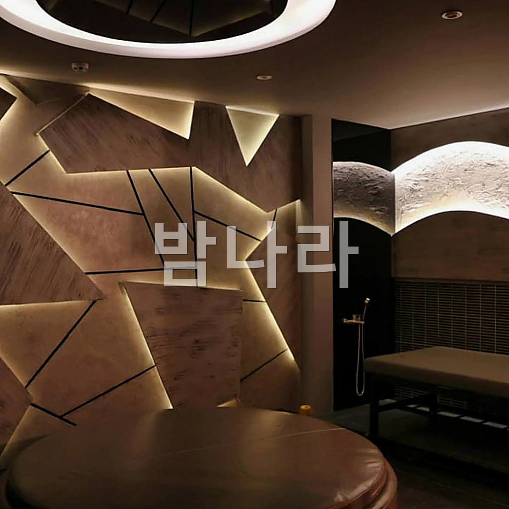 나트랑 나우 스파 (골드 패턴 벽으로 마감한 프리미엄 룸)