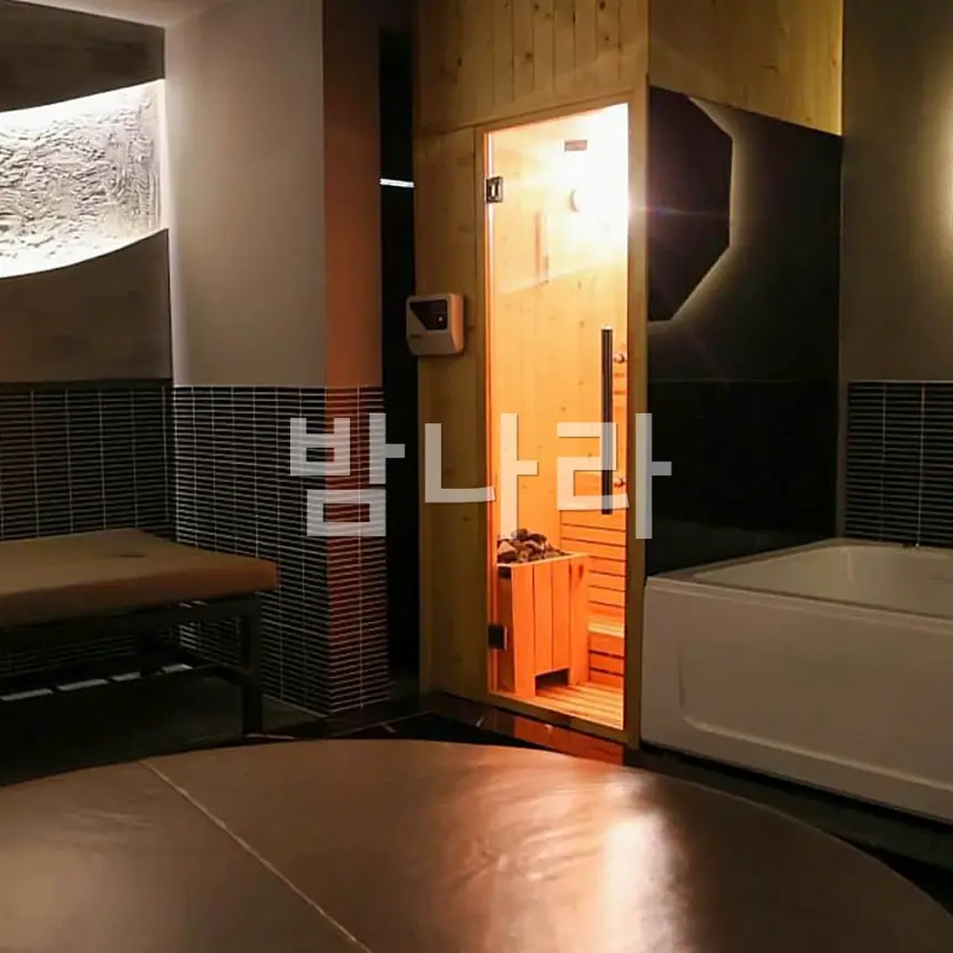 나트랑 나우 스파 (대기 좌석이 있는 정돈된 복도)