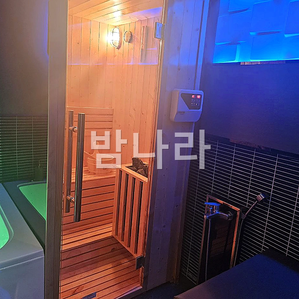 나트랑 나우 스파 (따뜻한 조명의 건식 우드 사우나)