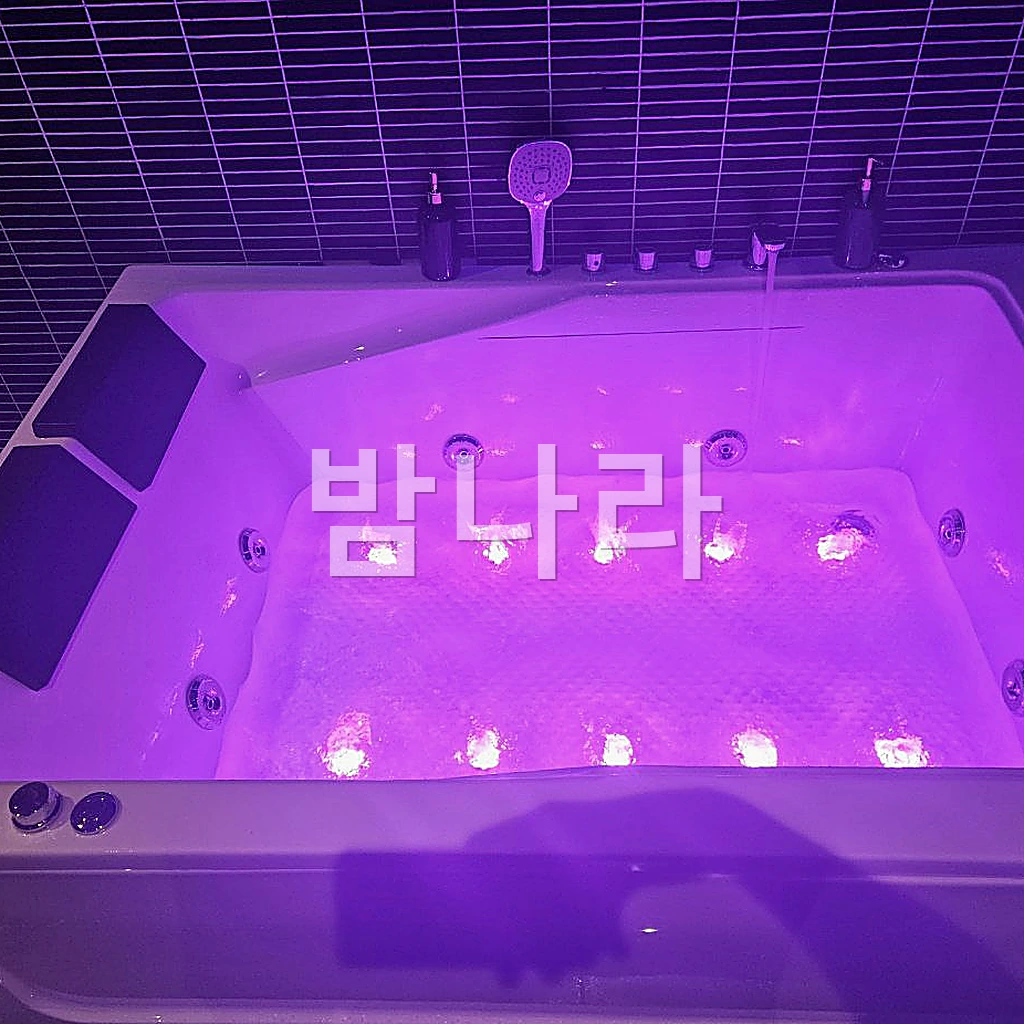 나트랑 나우 스파 (제트 분사가 있는 자쿠지 욕조)