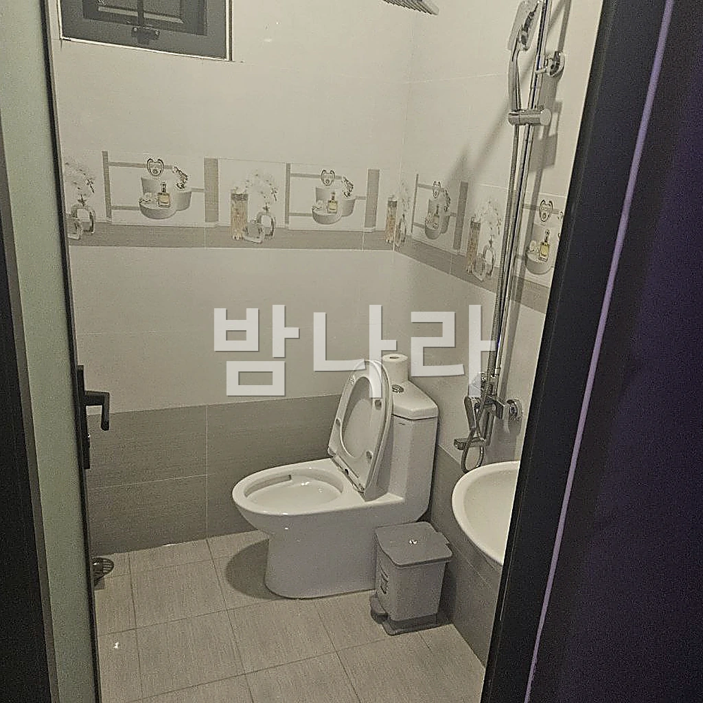 나트랑 나우 스파 (청결하게 관리되는 욕실·샤워 공간)