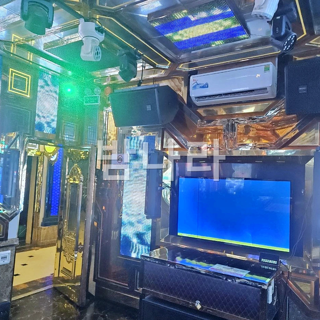 푸꾸옥 라스베가스 가라오케 그리스풍 기둥과 조각으로 꾸민 웅장한 로비