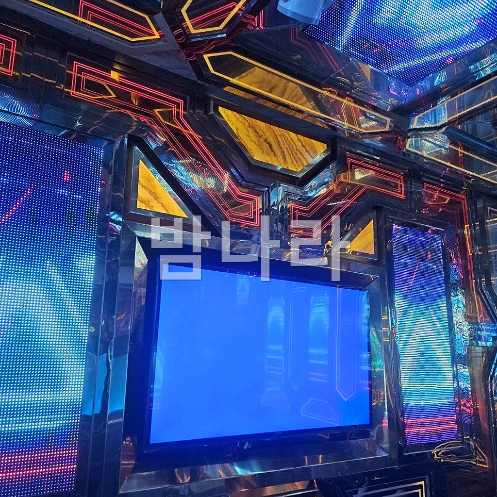 푸꾸옥 라스베가스 가라오케 MAXO 음향을 갖춘 VIP 룸 내부