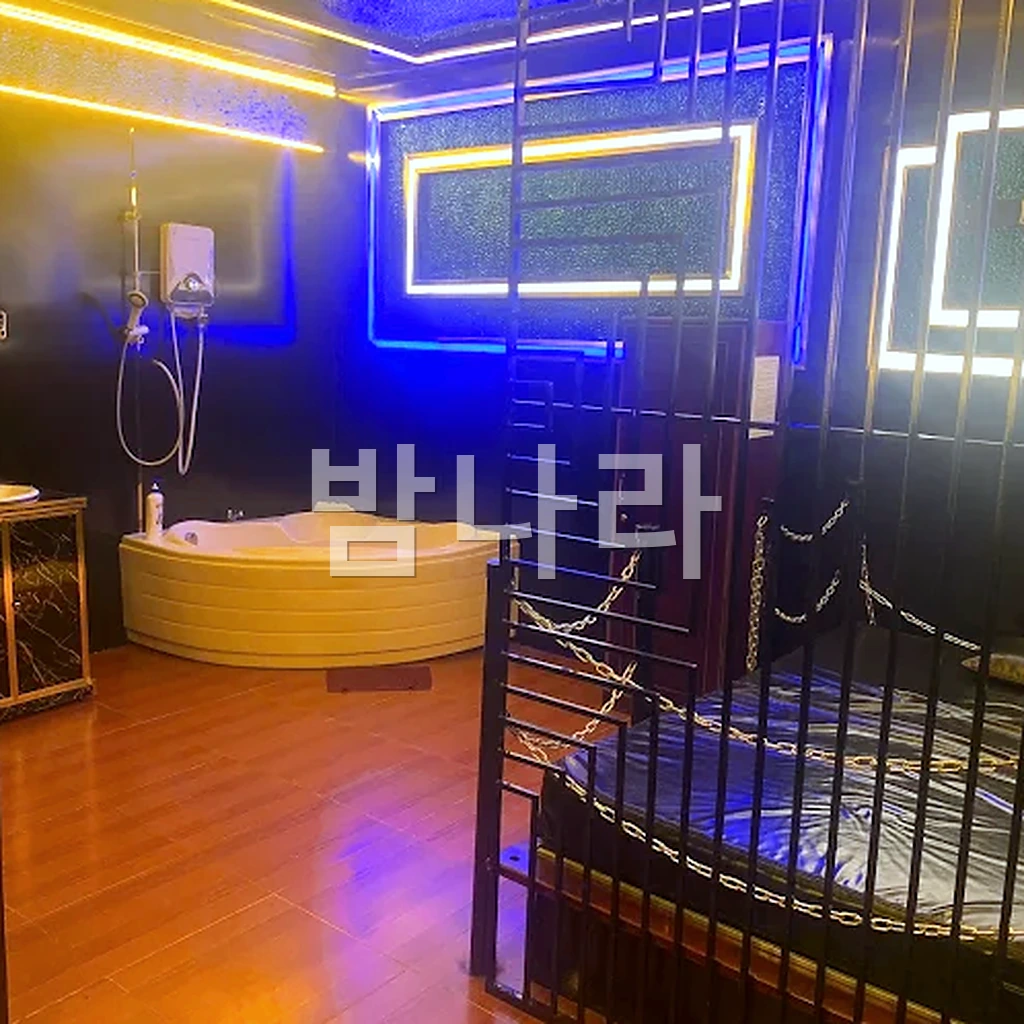 푸꾸옥 황궁 마사지 외관과 입구 전경