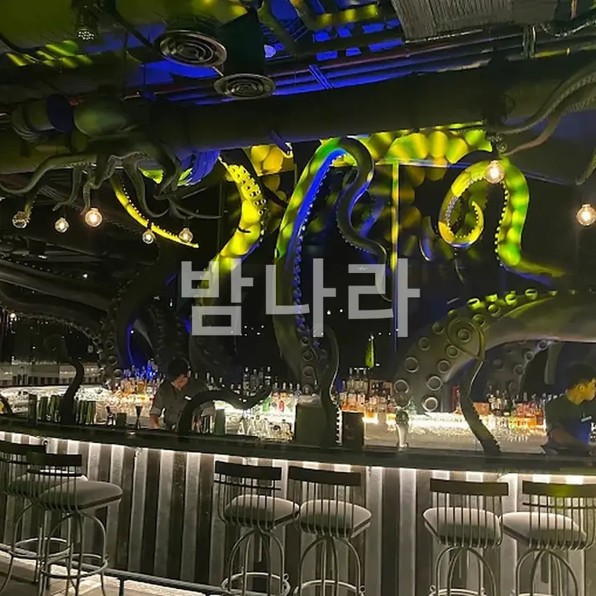 푸꾸옥 잉크360 루프탑바 19층에서 내려다본 파노라마 오션뷰와 선셋