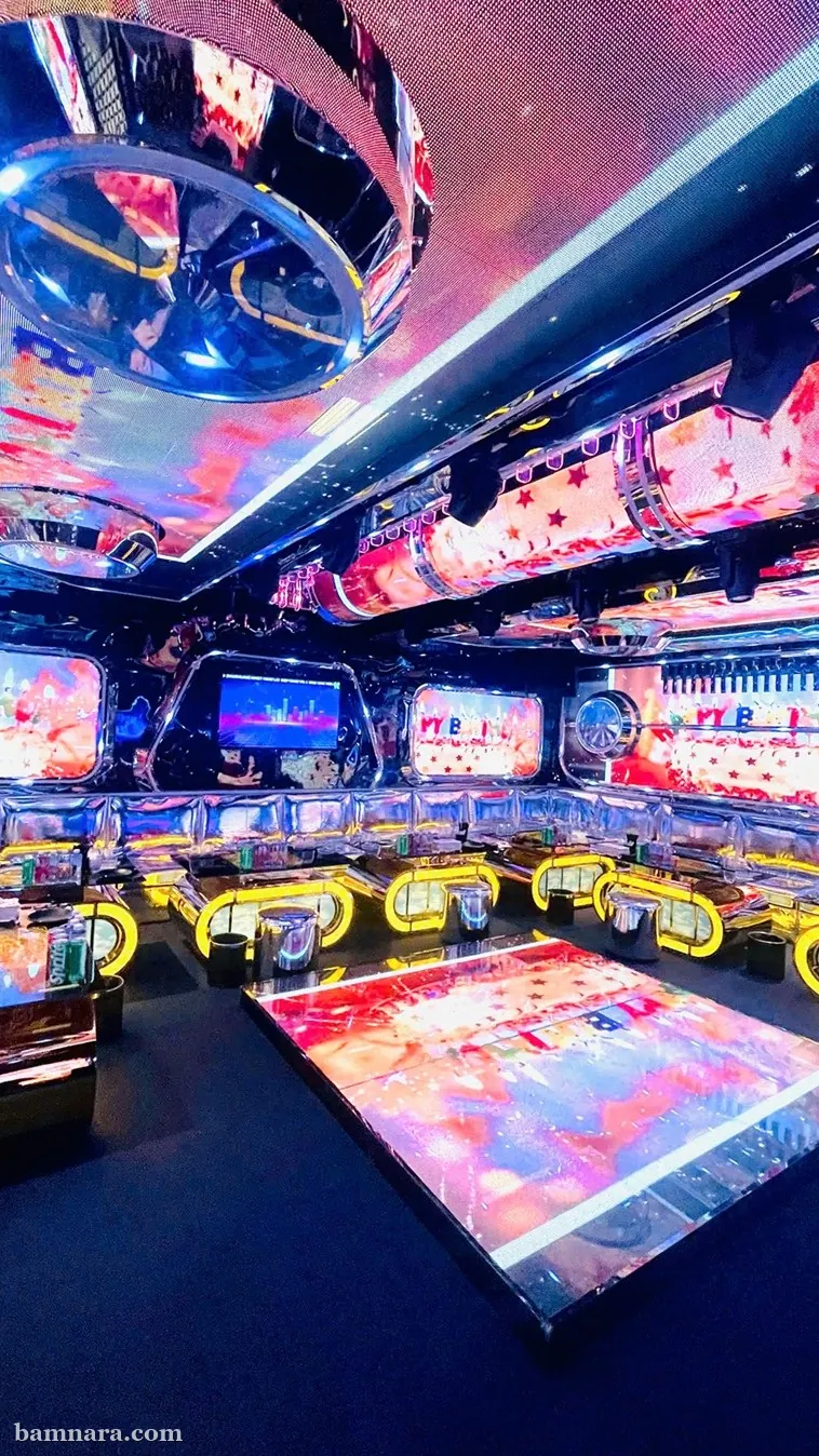 호치민 RED 155 LED 조명룸